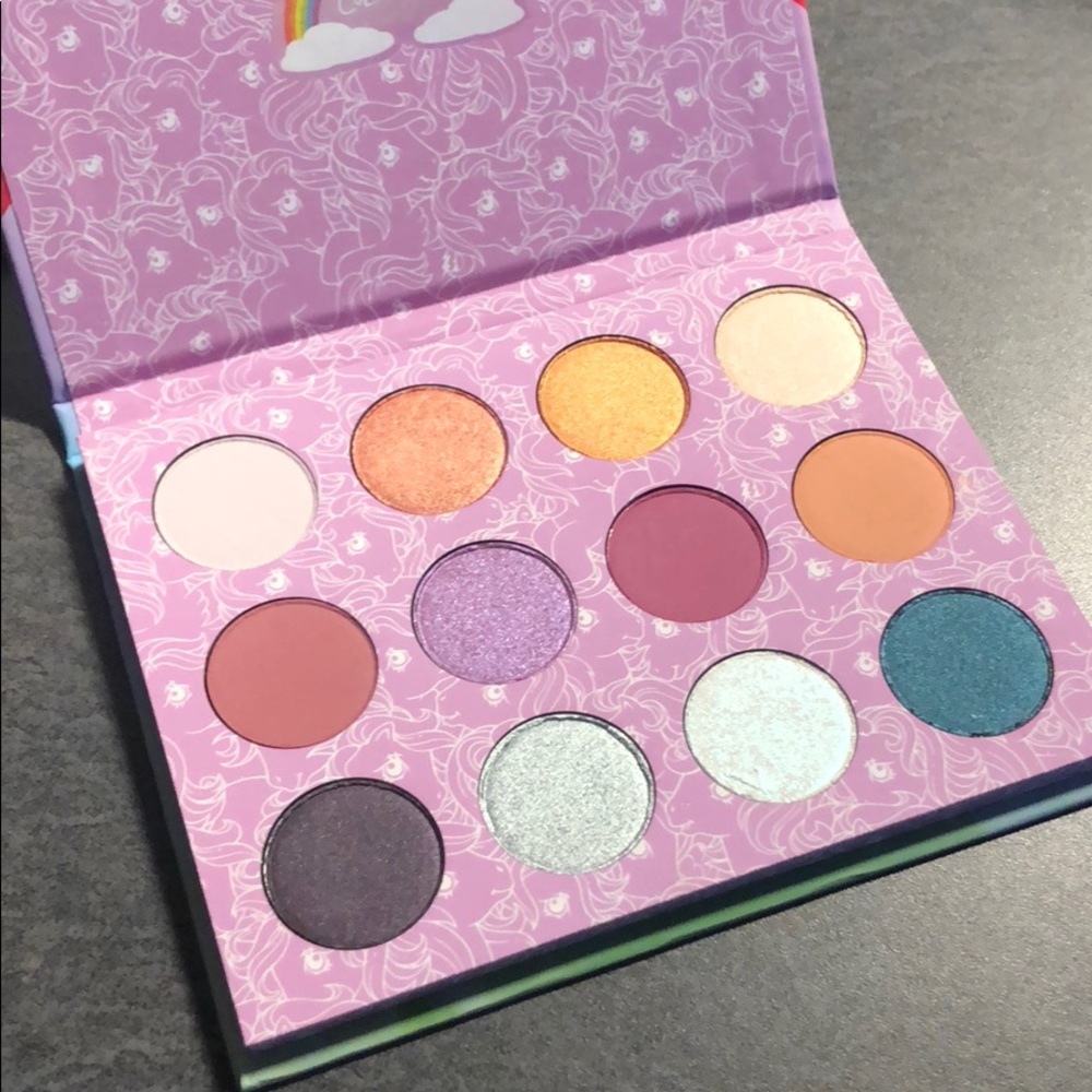 ColourPop eye shadow palette